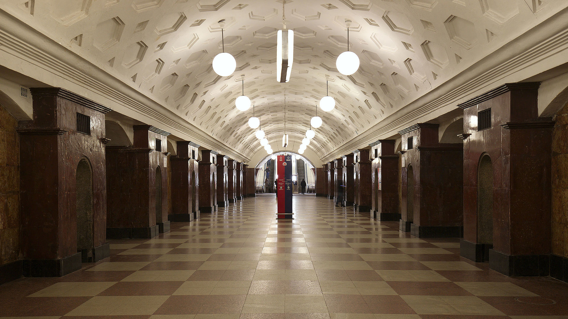 Южный вестибюль станции красные ворота Москва