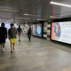 Кристалайт на станции метро 