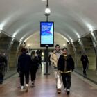 Кристалайт на станции метро 