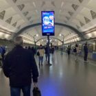 Кристалайт на станции метро 