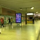 Кристалайт на станции метро 