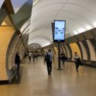 Кристалайт на станции метро 