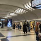 Кристалайт на станции метро 