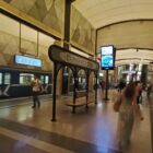 Кристалайт на станции метро 