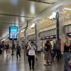 Кристалайт на станции метро 