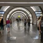 Кристалайт на станции метро 