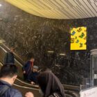 Кристалайт на станции метро 
