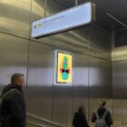 Кристалайт на станции метро 
