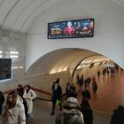 Кристалайт на станции метро 