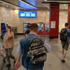 Кристалайт на станции метро 